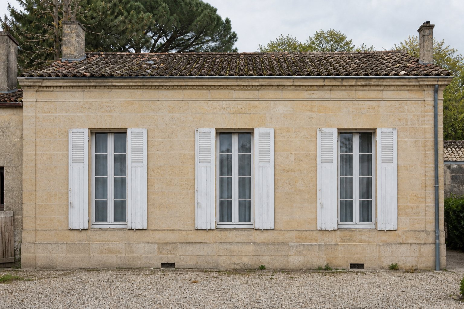 Même façade en pierre après restauration